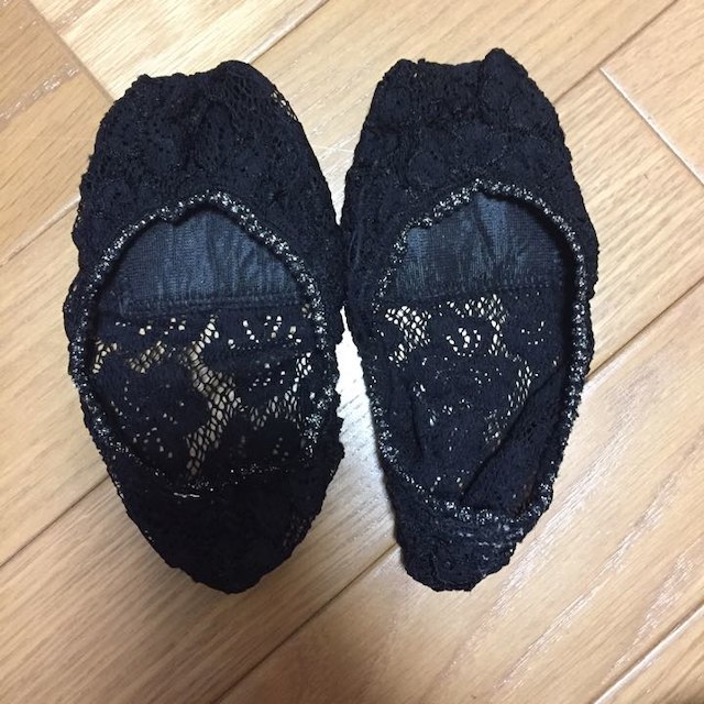 同梱0円 黒レース調シルバーラメパイピング 靴下 レディースのレッグウェア(その他)の商品写真