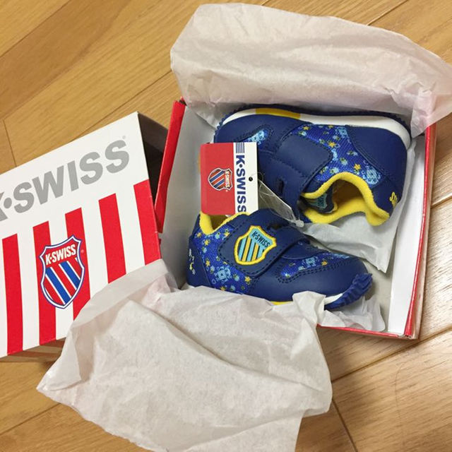 K-SWISS(ケースイス)の専用出品！新品☆11.5㎝~12㎝ ブルー K-swiss ベビースニーカー キッズ/ベビー/マタニティのキッズ/ベビー/マタニティ その他(その他)の商品写真