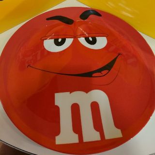 エムアンドエムアンドエムズ(m&m&m's)の★ゆぅか様専用★m&m'sプレート 食器 レッドとグリーンのセット(食器)