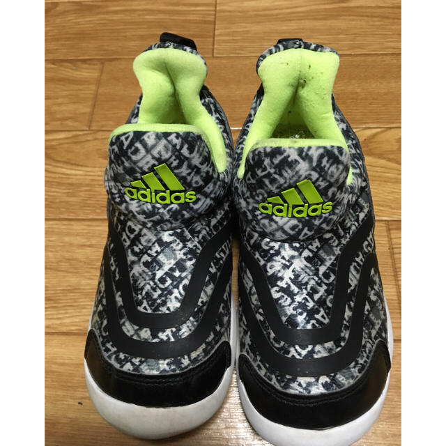 adidas(アディダス)の子ども用 アディダス  18.5センチ キッズ/ベビー/マタニティのキッズ靴/シューズ(15cm~)(スニーカー)の商品写真