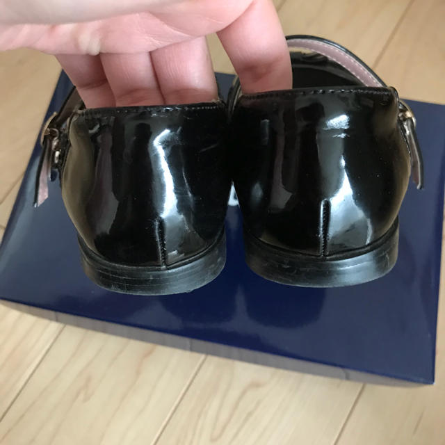 TOCCA(トッカ)のトッカ19センチ リボン靴 キッズ/ベビー/マタニティのキッズ靴/シューズ(15cm~)(フォーマルシューズ)の商品写真