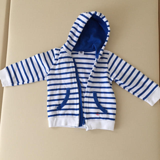 PETIT BATEAU(プチバトー)のプチバトー パーカー キッズ/ベビー/マタニティのベビー服(~85cm)(トレーナー)の商品写真