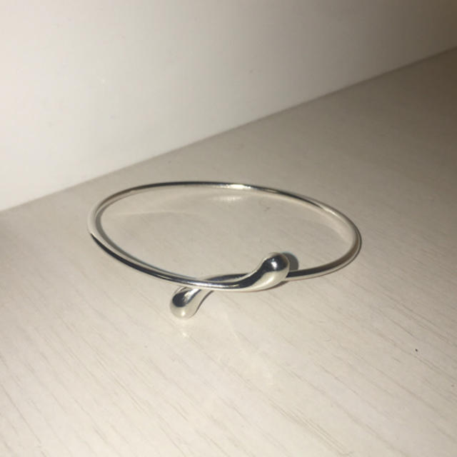Tiffany & Co. - ティファニー ティアドロップ バングルの通販 Tiffany & Co. - ティファニー ティアドロップ バングルの通販