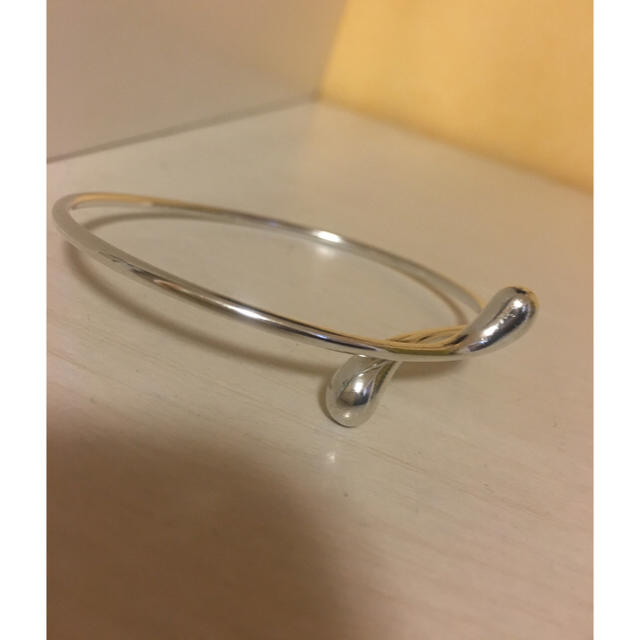 Tiffany & Co. - ティファニー ティアドロップ バングルの通販 Tiffany & Co. - ティファニー ティアドロップ バングルの通販