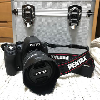 ペンタックス(PENTAX)のPENTAX K-50 （レンズキット）カメラケース、レンズフード、充電池付(デジタル一眼)