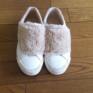 ザラキッズ(ZARA KIDS)の週末限定値下げ❗ザラキッズ⭐ファーつきスニーカー22(スニーカー)