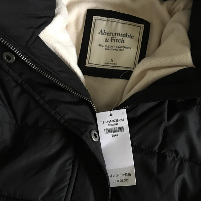 Abercrombie&Fitch(アバクロンビーアンドフィッチ)の【新品タグ付き】Abercrombie&Fitch アウター レディースのジャケット/アウター(ナイロンジャケット)の商品写真