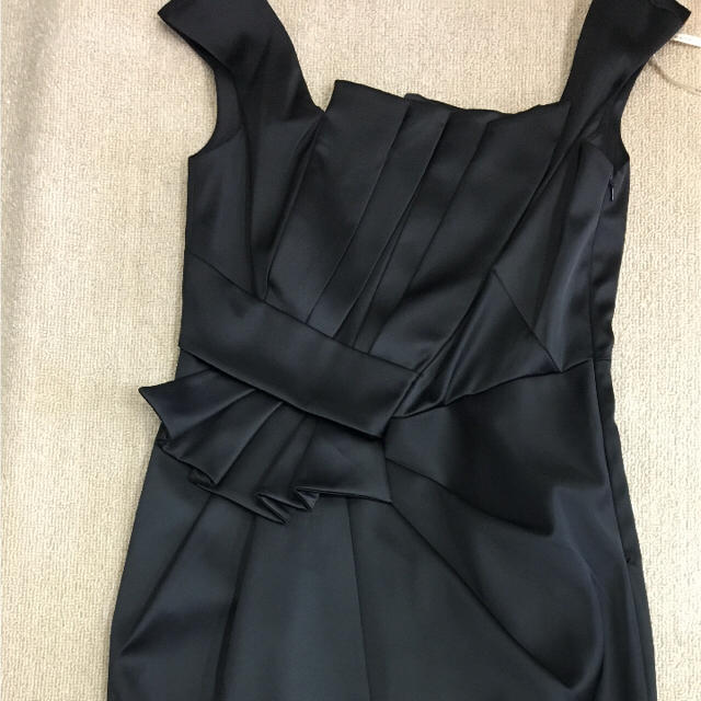 Karen Millen(カレンミレン)のリナリナ様専用♡ワンピース KAREN MILLEN size M《新品》 レディースのワンピース(ひざ丈ワンピース)の商品写真