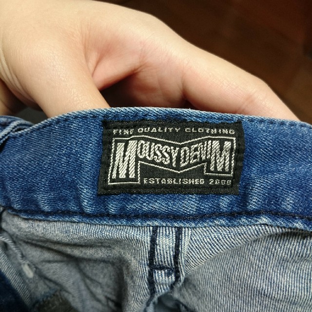 moussy(マウジー)の【美品です✨】MOUSSYテーパードデニム レディースのパンツ(デニム/ジーンズ)の商品写真