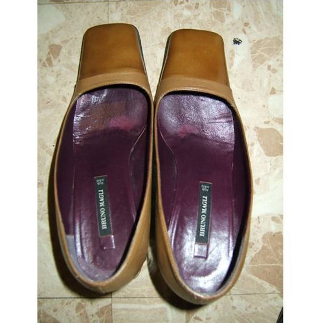 BRUNOMAGLI(ブルーノマリ)のブルーノ・マリ ゴールドベージュパンプス レディースの靴/シューズ(ハイヒール/パンプス)の商品写真