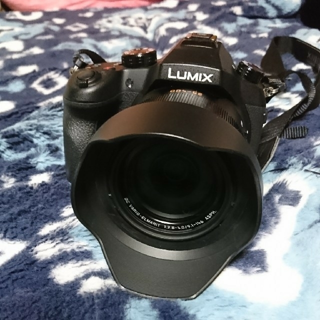 Panasonic(パナソニック)のパナソニックLUMIX DMCーFZ1000 スマホ/家電/カメラのカメラ(コンパクトデジタルカメラ)の商品写真