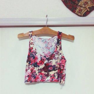 ベルシュカ(Bershka)の花柄ショート丈タンクトップ(タンクトップ)