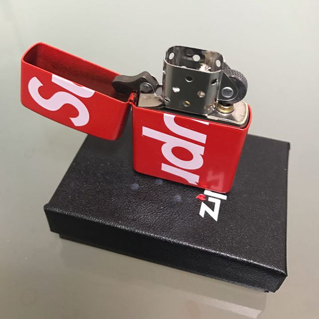 Supreme(シュプリーム)の国内正規品 送料込 SUPREME シュプリーム 18SS ZIPPO ジッポ メンズのファッション小物(タバコグッズ)の商品写真