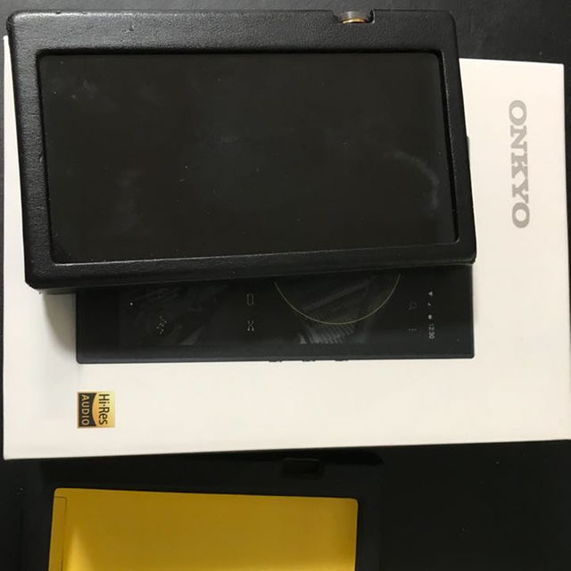 ONKYO(オンキヨー)のDP-X1高級ケースSDカード付き スマホ/家電/カメラのオーディオ機器(ポータブルプレーヤー)の商品写真