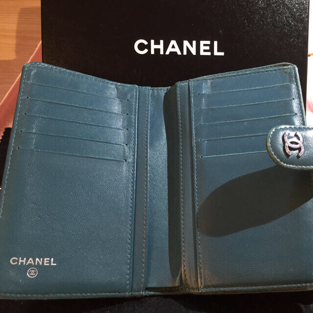 CHANEL(シャネル)のひな祭りでお値引き中❣️❤️シャネルマトラッセココマーク二つ折り財布❣️ メンズのファッション小物(折り財布)の商品写真