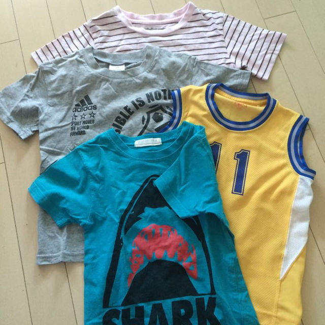 GAP Kids(ギャップキッズ)のTシャツ4枚セット 120 キッズ/ベビー/マタニティのキッズ服男の子用(90cm~)(その他)の商品写真