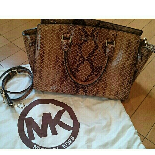 ☆今月限定価格☆Michael Kors ショルダーバッグ パイソン