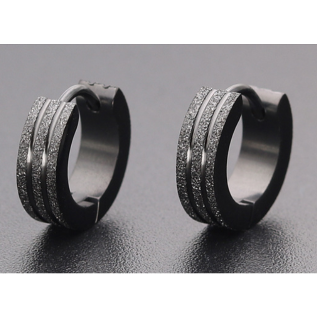 メンズピアス マットが男の魅力を引き出す かっこいい 黒 リングピアスの通販 By 桜 S Shop ラクマ