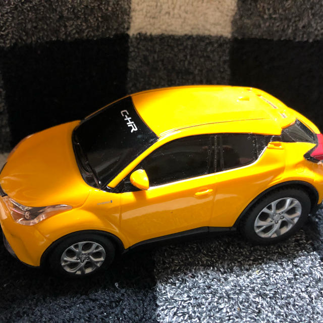 トヨタ(トヨタ)のミニカー  TOYOTA  C-HR エンタメ/ホビーのおもちゃ/ぬいぐるみ(ミニカー)の商品写真