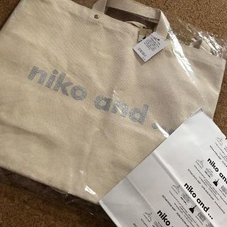 ニコアンド(niko and...)のニコアンド＊ロゴ トートバッグ ホワイト(トートバッグ)