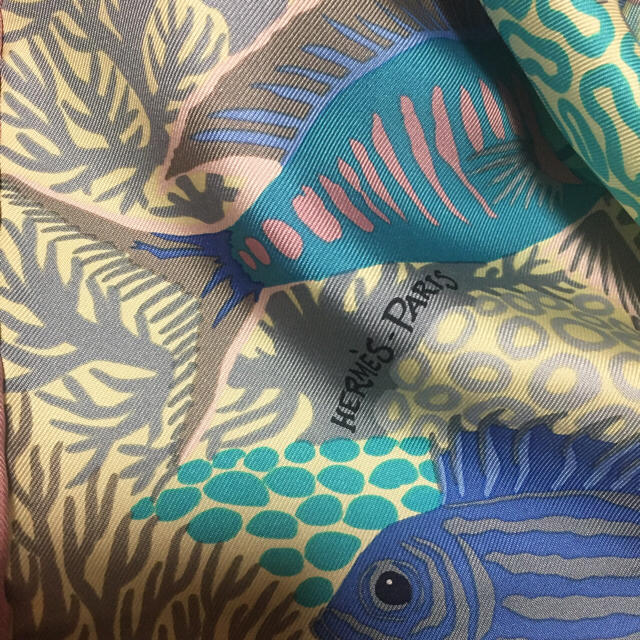 HERMES - HERMES エルメス スカーフ カレ90【UNDER THE WAVES HERMES - HERMES エルメス スカーフ カレ90【UNDER THE WAVES