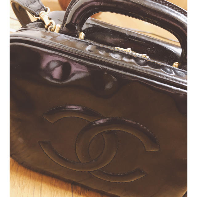 CHANEL(シャネル)のCHANEL シャネル エナメルバッグ vintage ショルダーバッグ レディースのバッグ(ショルダーバッグ)の商品写真