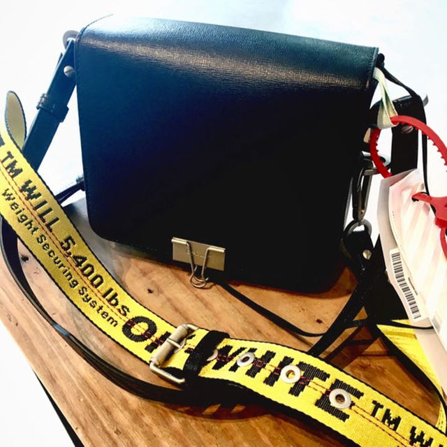 していませ OFF-WHITE ショルダーのクリップバッグの通販 by フカサワ ...