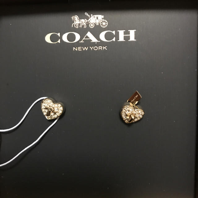 COACH(コーチ)の新品coach ハート型ピアス レディースのアクセサリー(ピアス)の商品写真