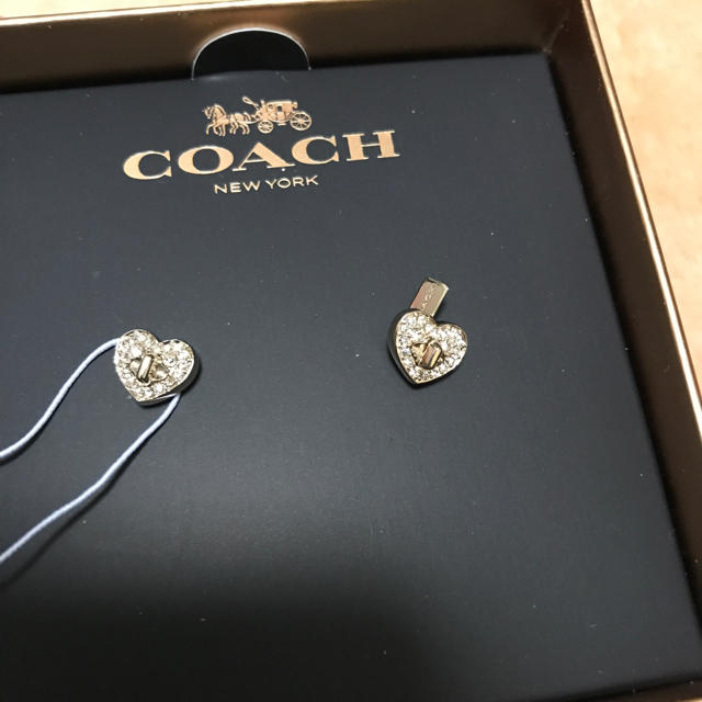 COACH(コーチ)の新品coach ハート型ピアス レディースのアクセサリー(ピアス)の商品写真