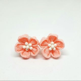 つまみ細工　小花のピアス(和装小物)