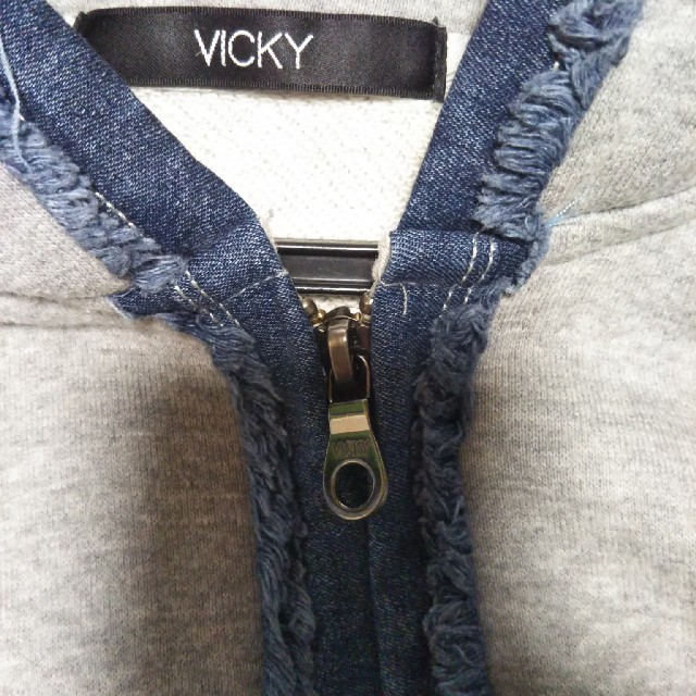 VICKY(ビッキー)のVICKY  デニム　フリンジ　パーカー レディースのトップス(パーカー)の商品写真