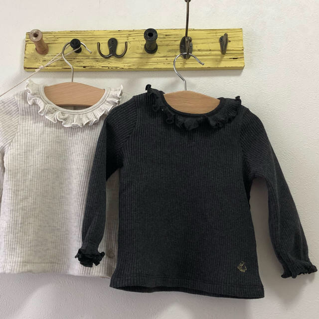 PETIT BATEAU(プチバトー)のプチバトー フリル衿つき長袖Tシャツ74㎝！ キッズ/ベビー/マタニティのベビー服(~85cm)(シャツ/カットソー)の商品写真