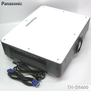 パナソニック(Panasonic)のPANASONIC TH-D5600 ★5000ルーメン ランプ使用各658時間(プロジェクター)