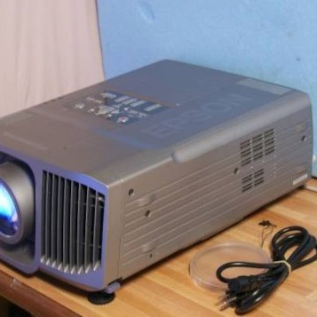 EPSON - Epson プロジェクター emp-8300 高輝度5200ルーメンの EPSON - Epson プロジェクター emp-8300 高輝度5200ルーメンの