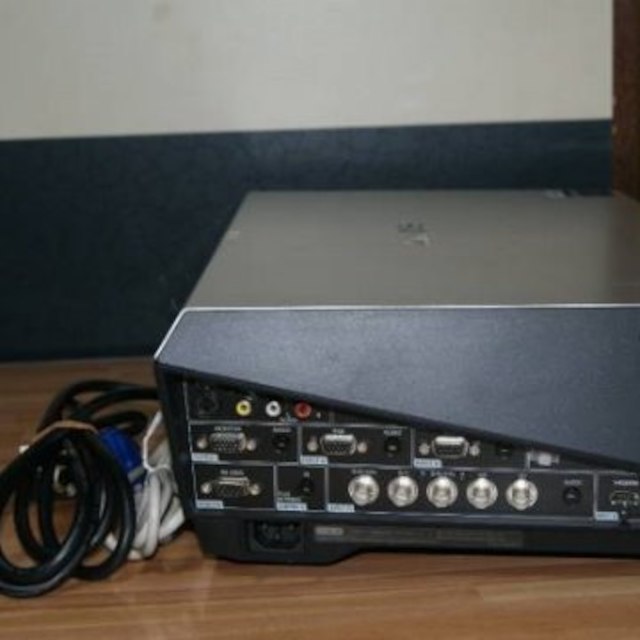 メーカー包装済】 SONY プロジェクター VPL-FX40 4000lm HDMI ランプ新品