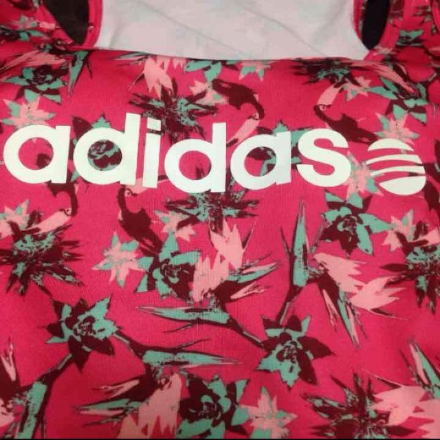 adidas(アディダス)の新品・未使用 adidas カップ付き タンクトップ レディースのトップス(タンクトップ)の商品写真