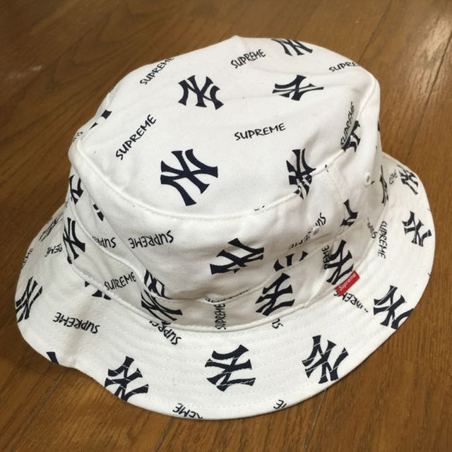 Supreme New York Yankee bucket hat