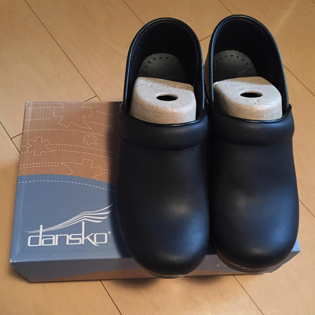 dansko(ダンスコ)の専用です！ダンスコ★プロフェッショナル ブラック 38 ＊2回使用 レディースの靴/シューズ(ローファー/革靴)の商品写真