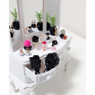 ミニチュア☆cocoピンクMixブラック系 香水瓶セット☆観葉植物や小物付き(ミニチュア)