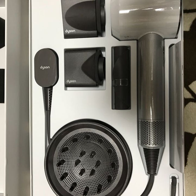 Dyson(ダイソン)のさらにお値下げ＊ダイソン  スーパーソニックHD01 白 スマホ/家電/カメラの美容/健康(ドライヤー)の商品写真