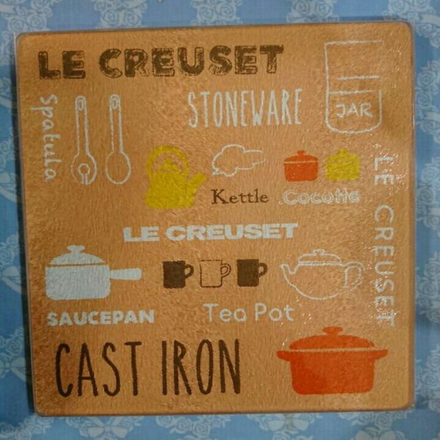 LE CREUSET(ルクルーゼ)のYouーko様専用【ル・クルーゼ】ガラス鍋敷 インテリア/住まい/日用品のキッチン/食器(テーブル用品)の商品写真