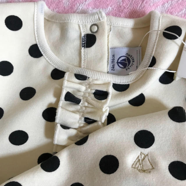 PETIT BATEAU(プチバトー)の《お値下げ》新品 プチバトー♡ストレッチコットンドットプリントワンピース 24m キッズ/ベビー/マタニティのベビー服(~85cm)(ワンピース)の商品写真