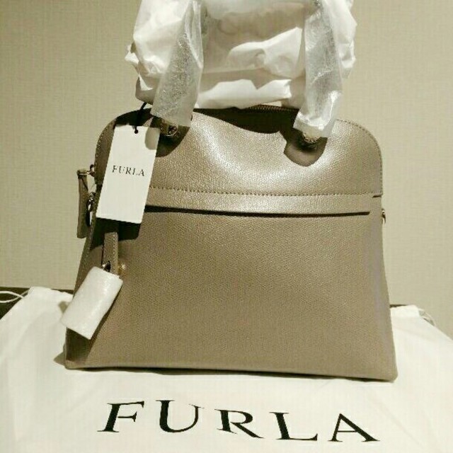 FURLA　フルラ　パイパー　サッビア　Mサイズ　大人気　新品　上品ハンドバッグ 1