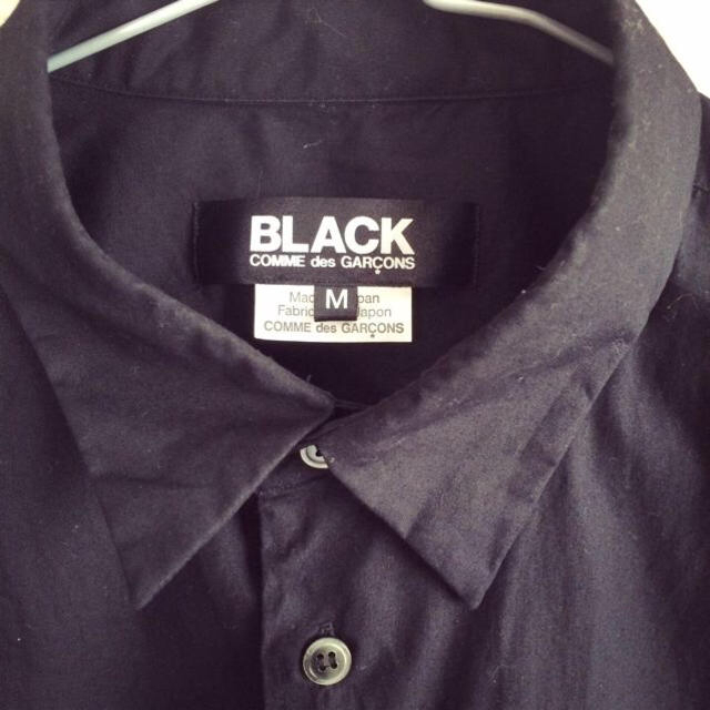 COMME des GARCONS(コムデギャルソン)のギャルソン ブラックシャツ レディースのトップス(シャツ/ブラウス(半袖/袖なし))の商品写真