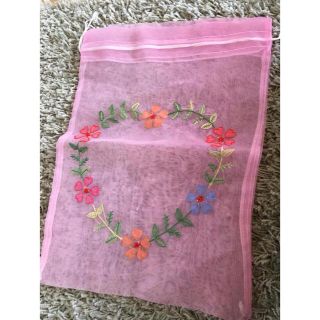  お値下げ！オーガンジー お花刺繍 巾着袋(ポーチ)