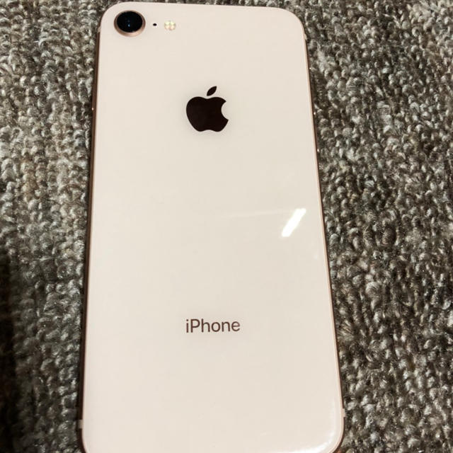 Apple(アップル)のiPhone8 本体 スマホ/家電/カメラのスマートフォン/携帯電話(スマートフォン本体)の商品写真