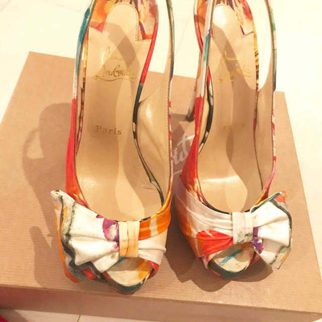 Christian Louboutin(クリスチャンルブタン)の値下げ☆christianlouboutin ♡花柄 ハイヒール ミュール ♡ レディースの靴/シューズ(ミュール)の商品写真