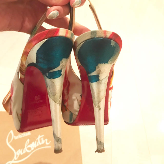 Christian Louboutin(クリスチャンルブタン)の値下げ☆christianlouboutin ♡花柄 ハイヒール ミュール ♡ レディースの靴/シューズ(ミュール)の商品写真