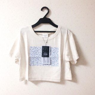 エモダ(EMODA)のEMODA ショート丈 Tシャツ 新品 未使用 タグ付き(Tシャツ(半袖/袖なし))