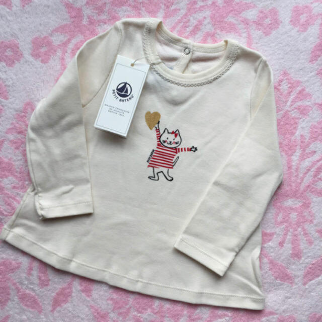 PETIT BATEAU(プチバトー)の☆SALE☆ 新品 プチバトー♡ 裏起毛プリントカットソー ねこ 12m 74 キッズ/ベビー/マタニティのベビー服(~85cm)(シャツ/カットソー)の商品写真